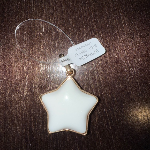 Free People White Puffy Star Bag Charm - Picture 2 of 3